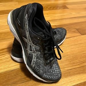 NWOT ASICS Sneakers Dynamic Duomax